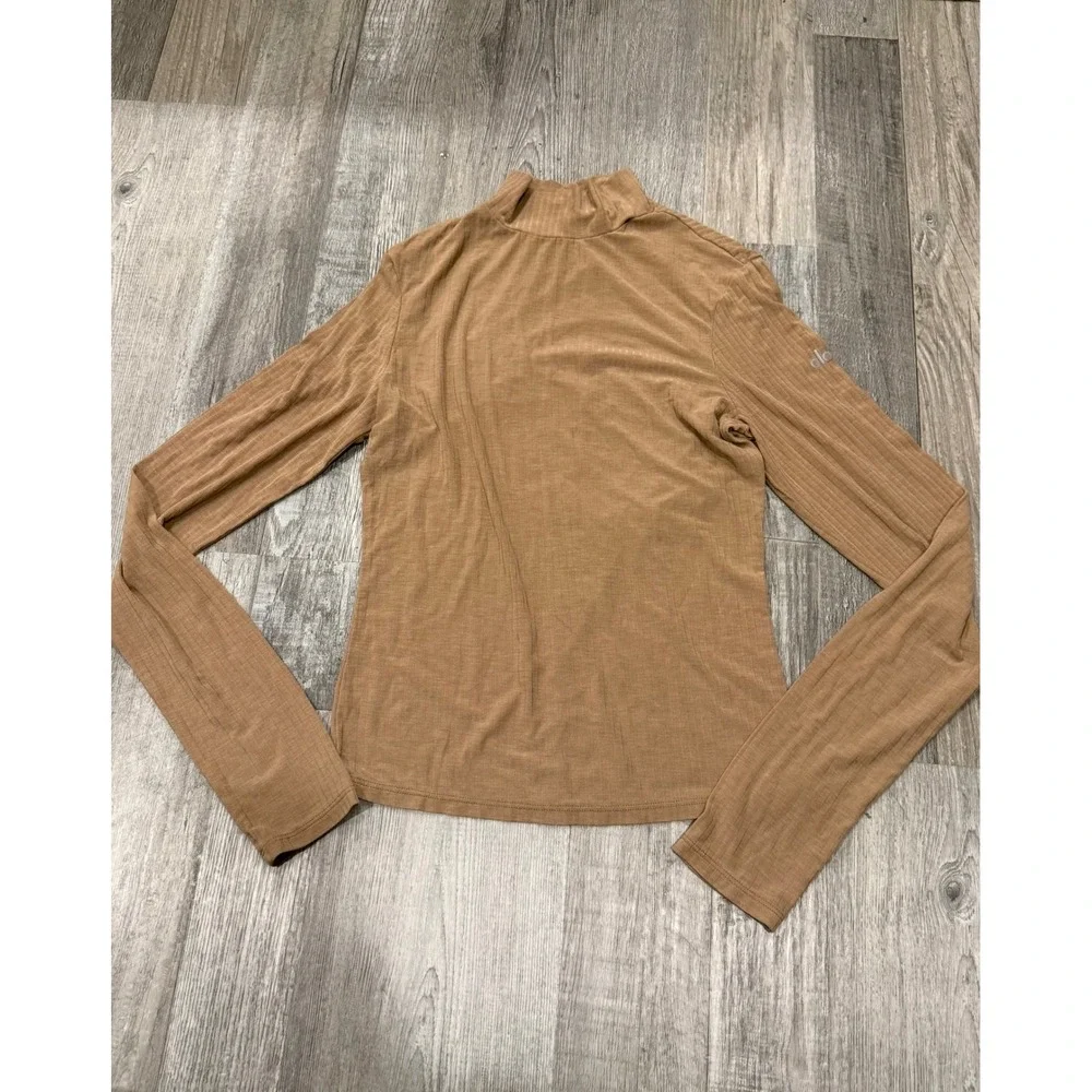 Alo Yoga Ribbed Mock Neck Long Sleeve Top Tan Camel - small